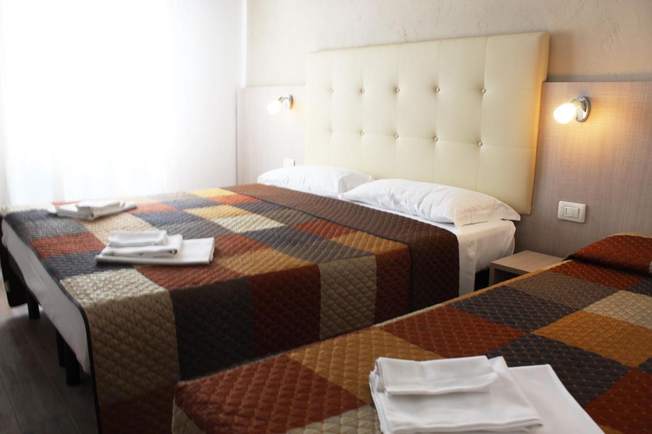 Hotel Luna Rimini Exterior photo