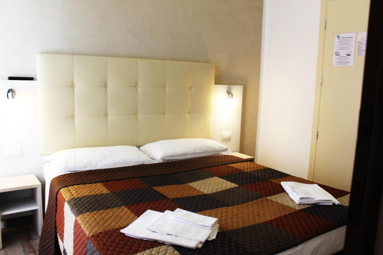 Hotel Luna Rimini Exterior photo