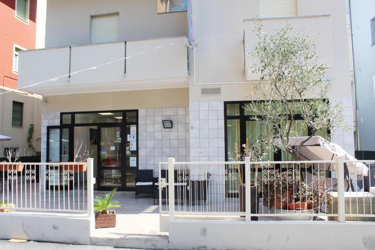 Hotel Luna Rimini Exterior photo